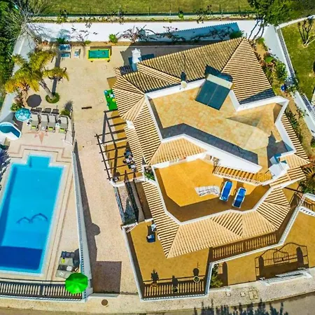 Casa Oliveira Villa *