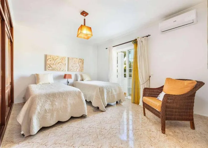 Casa Oliveira Villa *